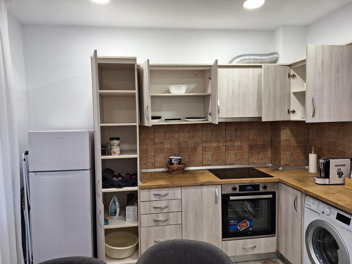 Black Eagle Central Unirii Square, 2 King Size Bedrooms, Free Private Parking Oradea Ngoại thất bức ảnh