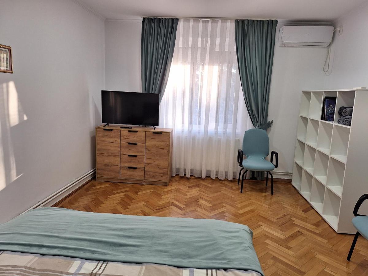 Black Eagle Central Unirii Square, 2 King Size Bedrooms, Free Private Parking Oradea Ngoại thất bức ảnh