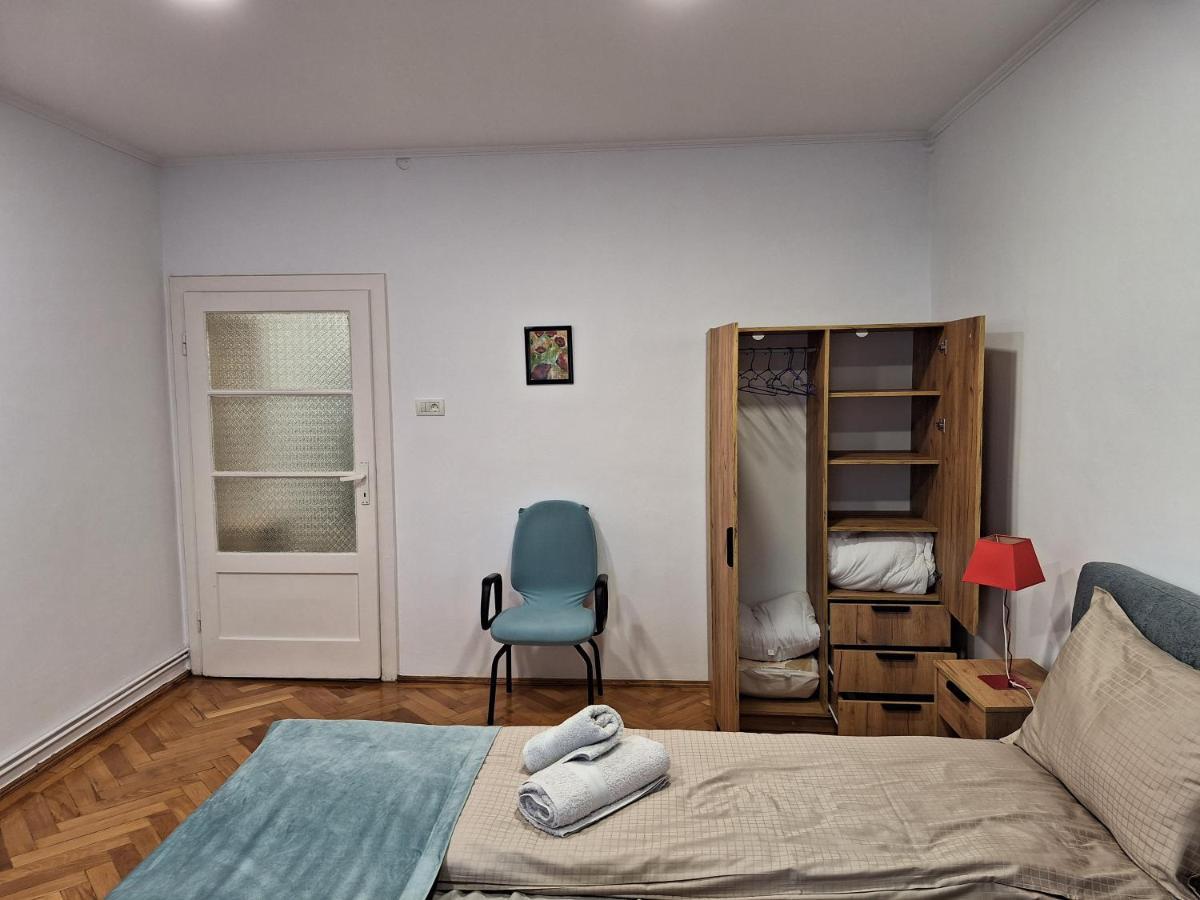 Black Eagle Central Unirii Square, 2 King Size Bedrooms, Free Private Parking Oradea Ngoại thất bức ảnh