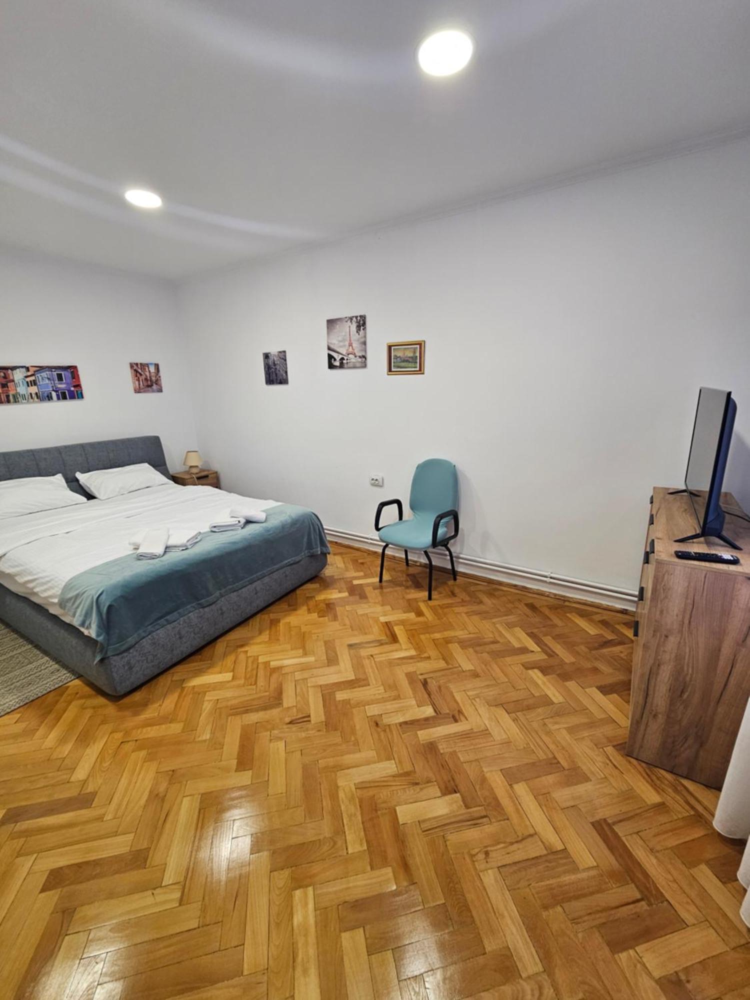 Black Eagle Central Unirii Square, 2 King Size Bedrooms, Free Private Parking Oradea Ngoại thất bức ảnh